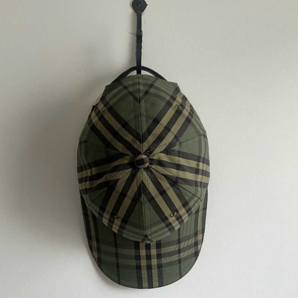 Burberry baseball cap/Green/Like new